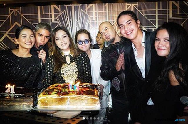 Ahmad Dhani Bersedia Berpergian Bersama Maia Estianty