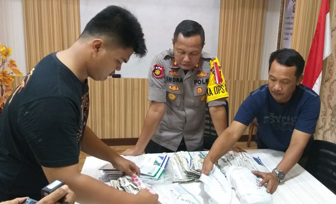 Ratusan KIS Pandeglang Dibuang, Polisi Bekuk Satu Orang