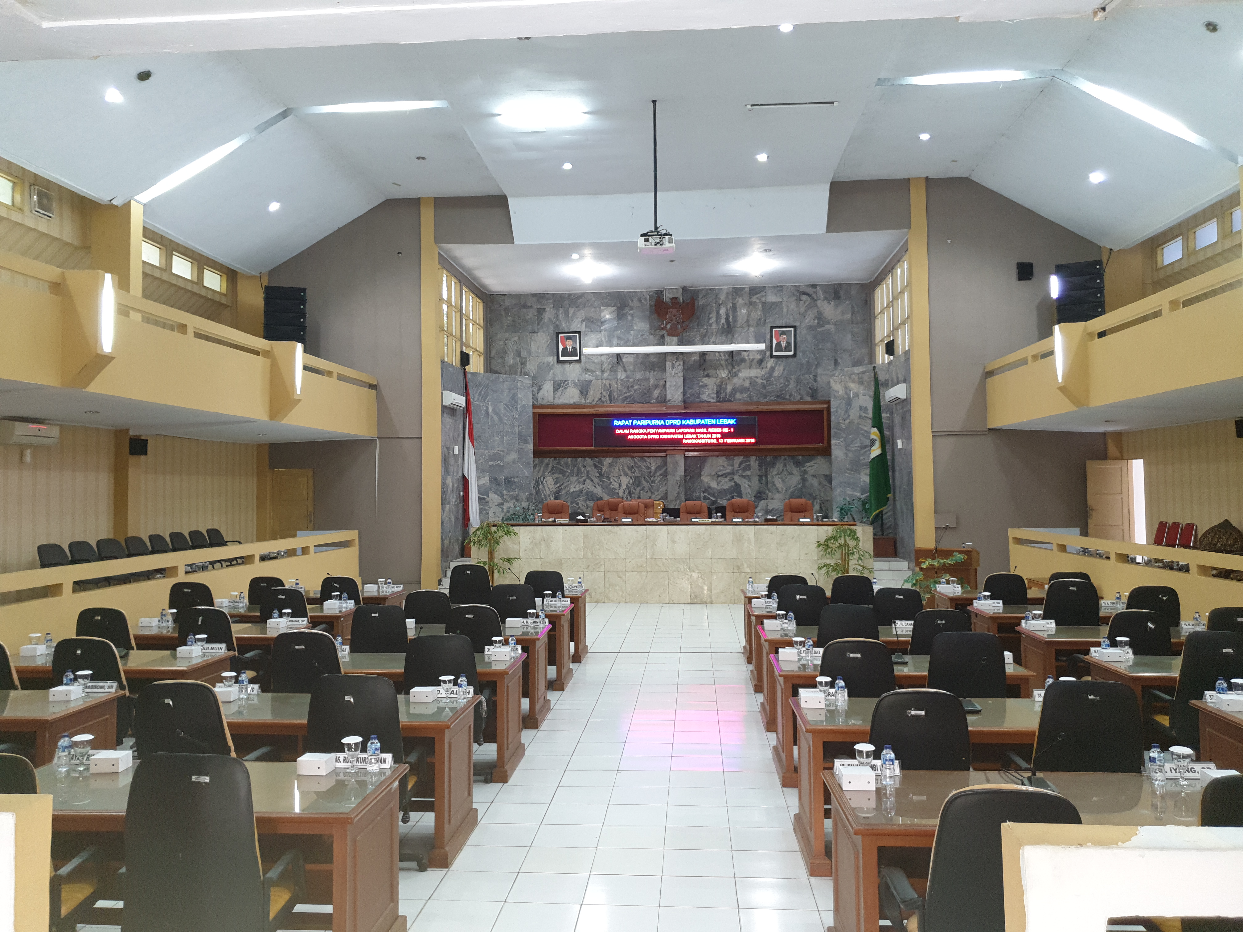 Rapat Paripurna Laporan Hasil Reses Molor Satu Jam
