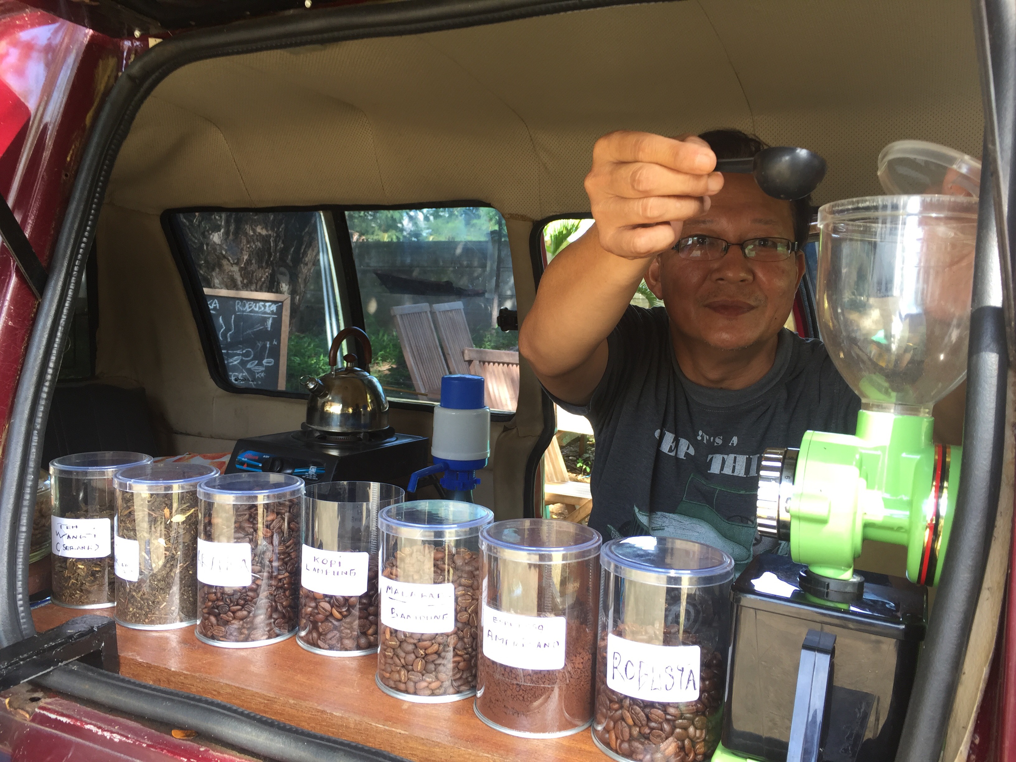 Kafe Mobil Kopi Jenggo di Pojok Puspemkot Serang