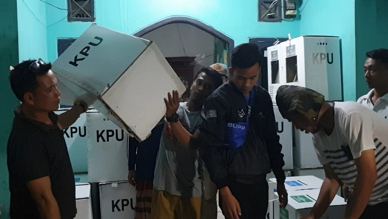 Hujan Deras, Sembilan Kotak Suara di Cimarga Rusak