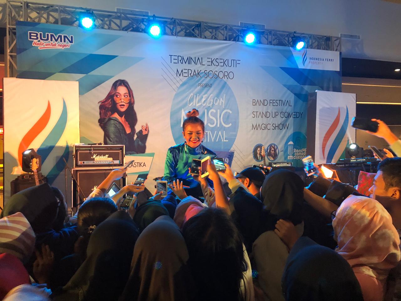 Citra Scholastika Manggung di Terminal Eksekutif Merak