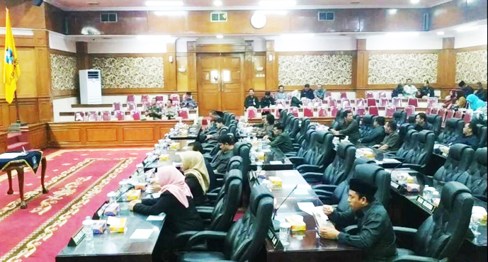 Anggota Dewan Malas, Rapat Paripurna Molor 10 Jam