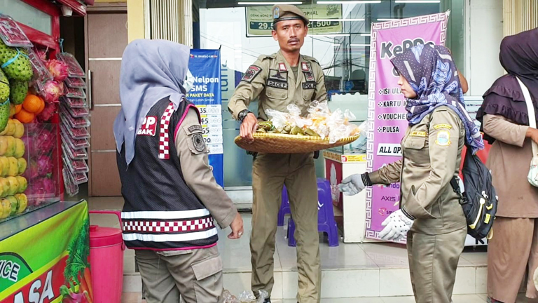 Lagi, Satpol PP Angkut Gerobak dan Dagangan PKL