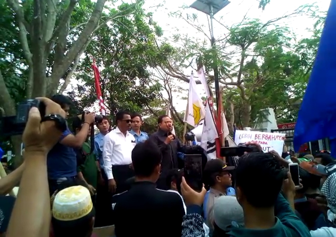 Ratusan Nelayan Tolak Pengesahan Raperda Zonasi