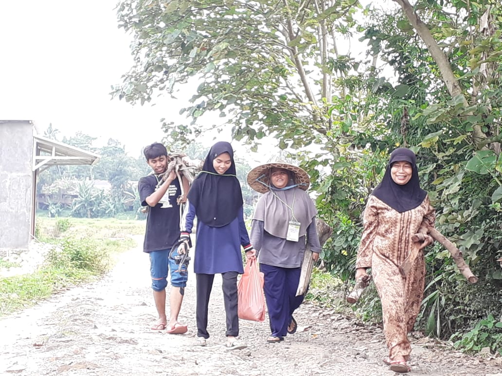 Santri Assa’adah Belajar Mandiri di Masyarakat Desa Petir