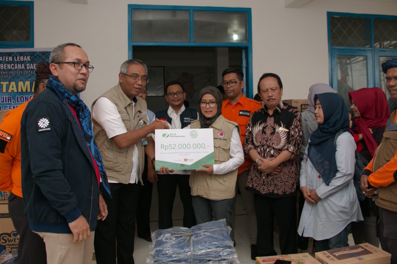 BP Jamsostek Serahkan Bantuan ke Bupati Lebak