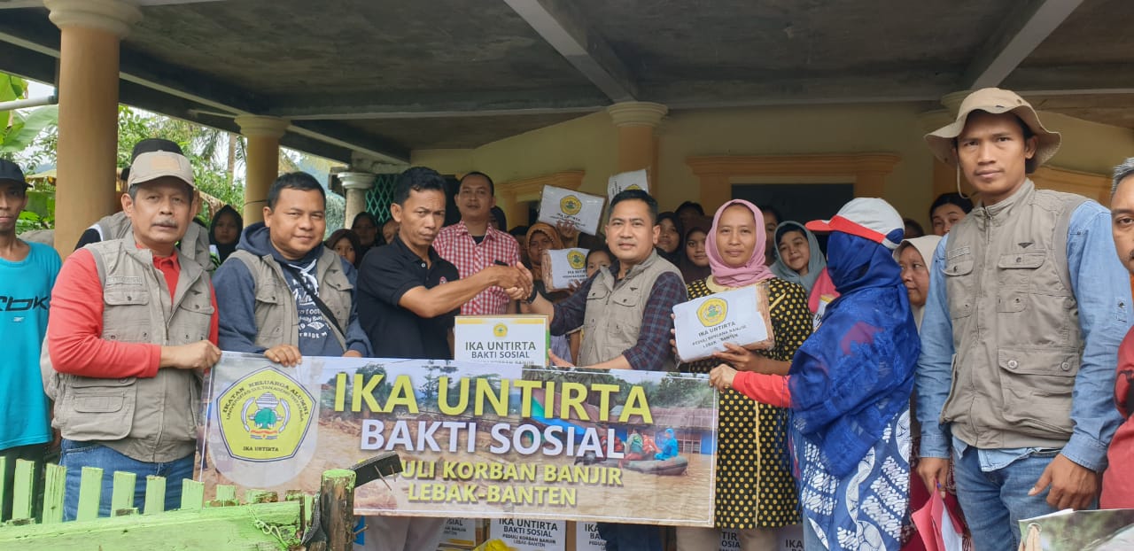 IKA Untirta Salurkan Bantuan ke Lokasi Banjir di Lebak