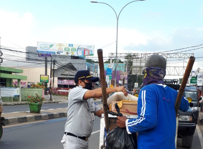Pandemi Covid-19, Jasa Raharja Banten Bagikan Paket Bahan Makanan