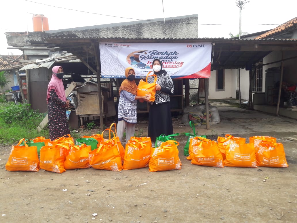 BNI Cabang BSD Salurkan Paket Sembako