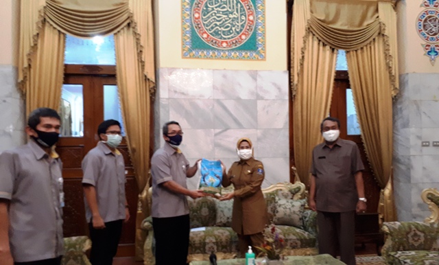 Dua Ton Beras dan Dua Ribu Masker untuk Warga Serang dari BPJAMSOSTEK