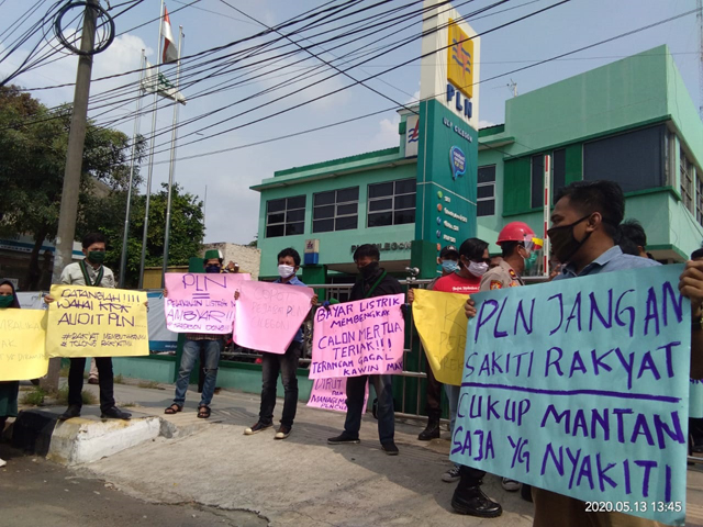 Tarif Listrik Naik Hingga Enam Kali Lipat, Kantor PLN Didemo