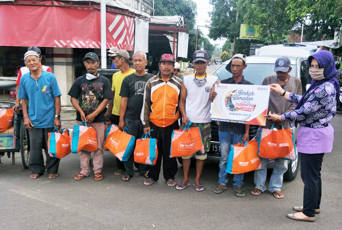 BNI KC Serang Bagikan 100 Paket Sembako