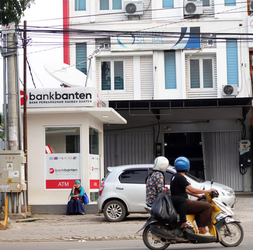 Terlilit Utang, Kantor BGD Nyaris Disita