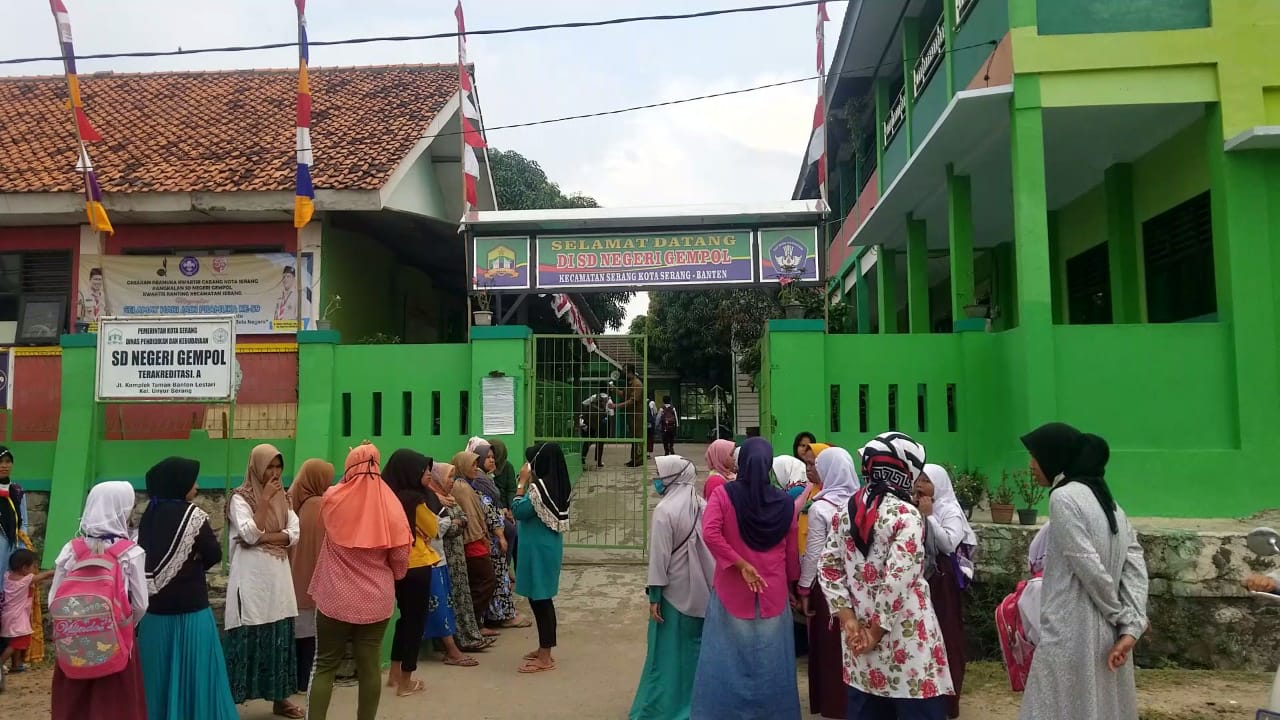 Belajar Tatap Muka, Kerumunan Dimana-mana 