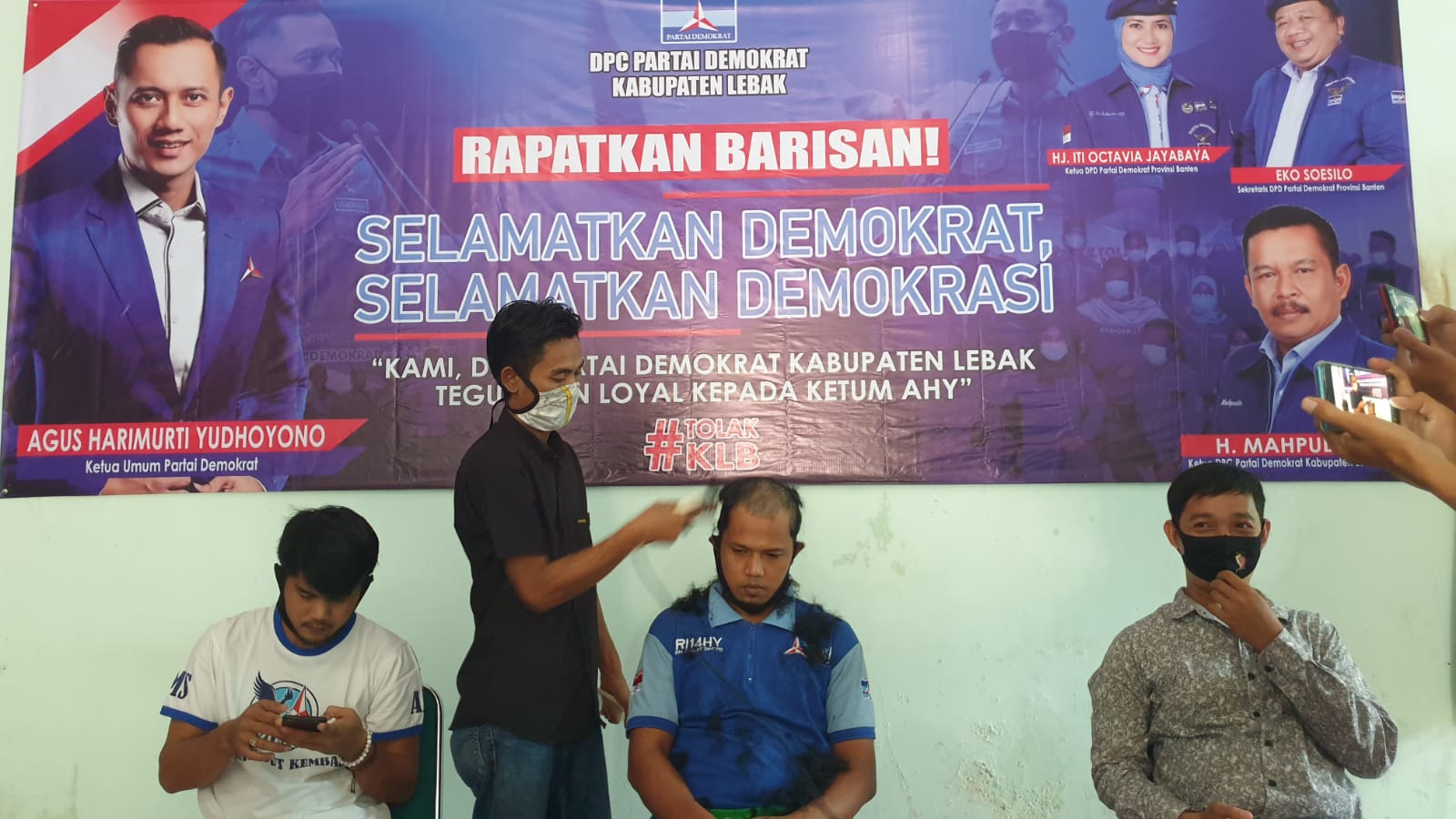 Pengurus Demokrat Lebak Digunduli Usai Menkumham Tolak Sahkan Hasil KLB