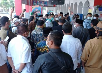 Jelang Bebas, Lapas Serang Ramai-ramai Dipenuhi Simpatisan Iman Ariyadi