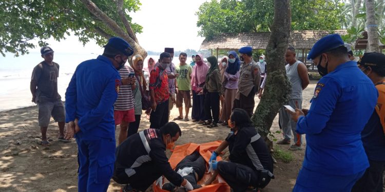 Mayat Perempuan Ditemukan di Pantai