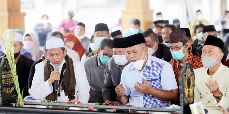 Iman Peringati Helldy-Sanuji