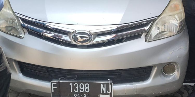 Minibus Muatan Benih Lobster Ditinggalkan di Tol