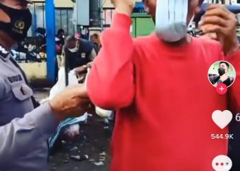 Viral Pria 50-an Tahun Terbalik Pakai Masker di Pasar Ciruas, Mau Ketawa Takut Dosa
