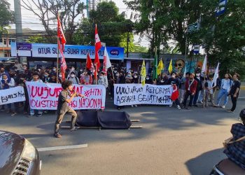 Aksi Bawa Keranda, Mahasiswa Tuding Gubernur Banten Gagal Jalankan Reformasi Agraria 