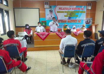 Pemuda Ciwandan Belajar Perbaiki AC