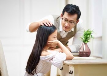 5 Cara Mengajarkan Anak Belajar dari Kesalahan