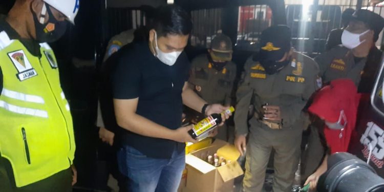 Polres Pandeglang Amankan Ratusan Botol Miras