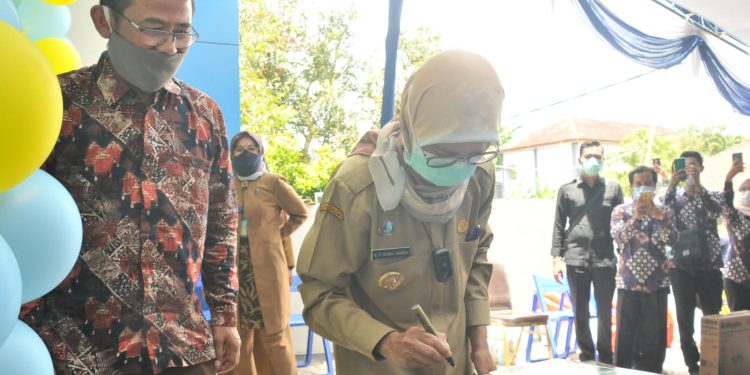 Iti Resmikan Gedung BPR Lebak Sejahtera