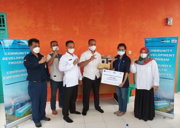 Warga Suralaya Dapat Bantuan Pembangunan Jamban