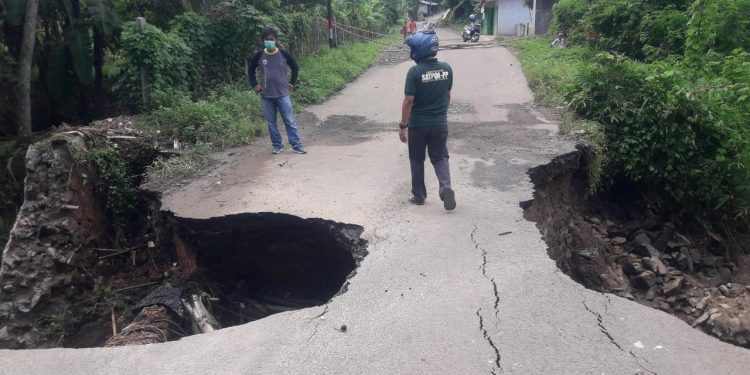 Jembatan Cijoro Bendungan Ambrol, Akses Transportasi Masyarakat Terputus
