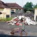 Warga Tumpuk Sampah di Kantor Kelurahan dan Kecamatan