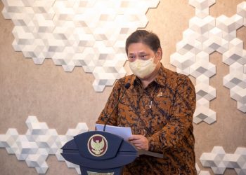 Raih WTP Tiga Kali Berturut-turut, Kemenko Perekonomian Terima DIPA 2022 di Istana Merdeka