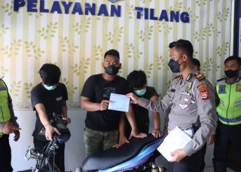 Polisi Tilang Pelaku Balap Liar