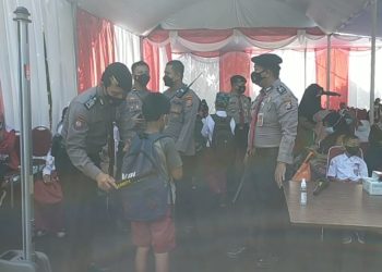 Sambut Kapolri, Siswa SD Diperiksa Metal Detector