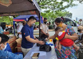 Ema-ema Serbu Operasi Pasar Minyak Goreng