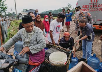 Korban Banjir Dapat Bantuan Air Bersih