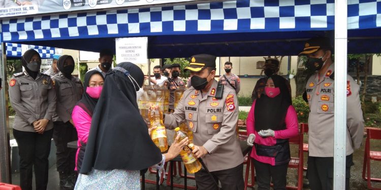 Polres Lebak Jual 1.600 Liter Minyak Goreng di Bawah HET