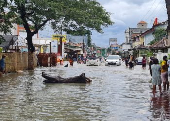 Hingga Siang, Genangan Air di Cibagus Pasar Rau Masih Tinggi