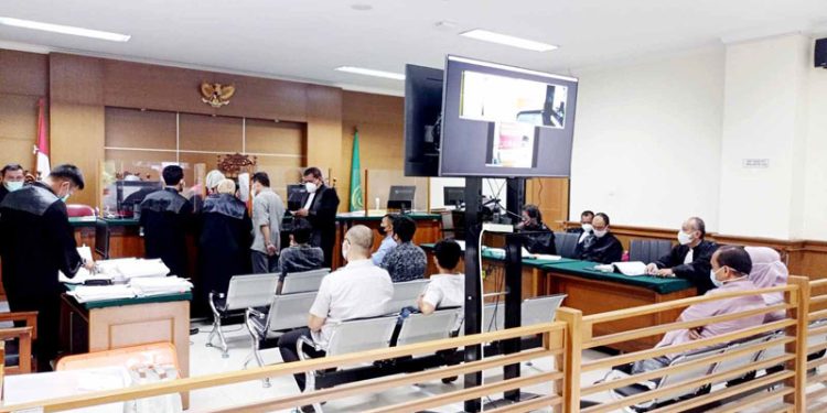 8 Direktur Perusahaan Konsultan Akui Terima Fee