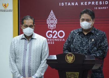 Menko Airlangga Minta Produsen Segera Distribusikan Minyak Goreng ke Masyarakat