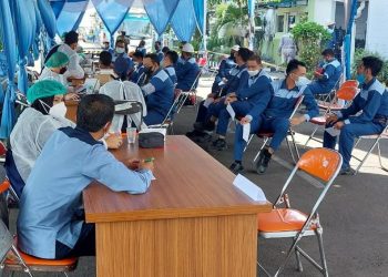 Tingkatkan Imunitas, Karyawan PT LOC Divaksinasi Booster