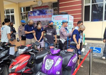 Ini Barang Bukti yang Diamankan Polisi Dari Pelaku Begal di Lebak