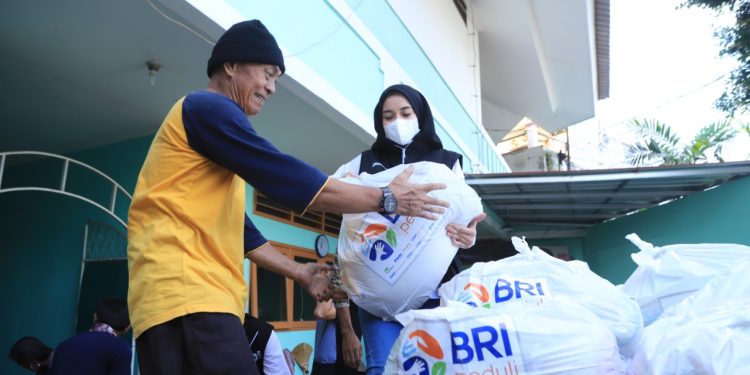 Berbagi Bahagia di Bulan Ramadan, BRI Group Bagikan 80.000 Paket Sembako ke Panti Asuhan, Panti Werdha dan Masyarakat Umum