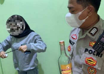 Belasan Pasangan Mesum Diamankan, Polisi Temukan Miras di Dalam Kamar Kos