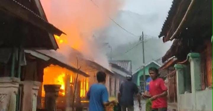 Korsleting Listrik, Satu Rumah di Lebak Hangus Terbakar