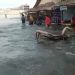 Gelombang Tinggi, Wisatawan Dilarang Berenang di Pantai Bagedur