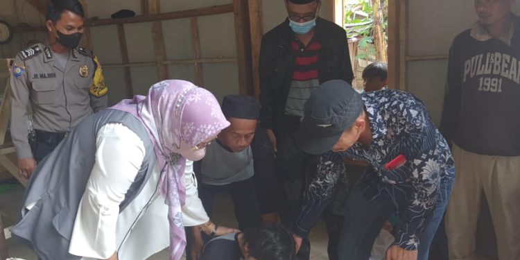Satu Keluarga ODGJ, Dinsos Pandeglang Bantu Bedah Rumah