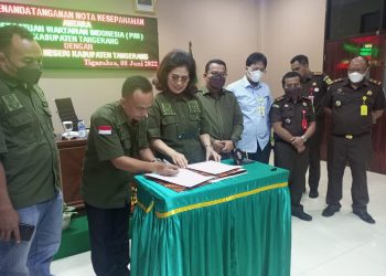 PWI Beri Gelar Kajari Kabupaten Tangerang sebagai Bunda Pers